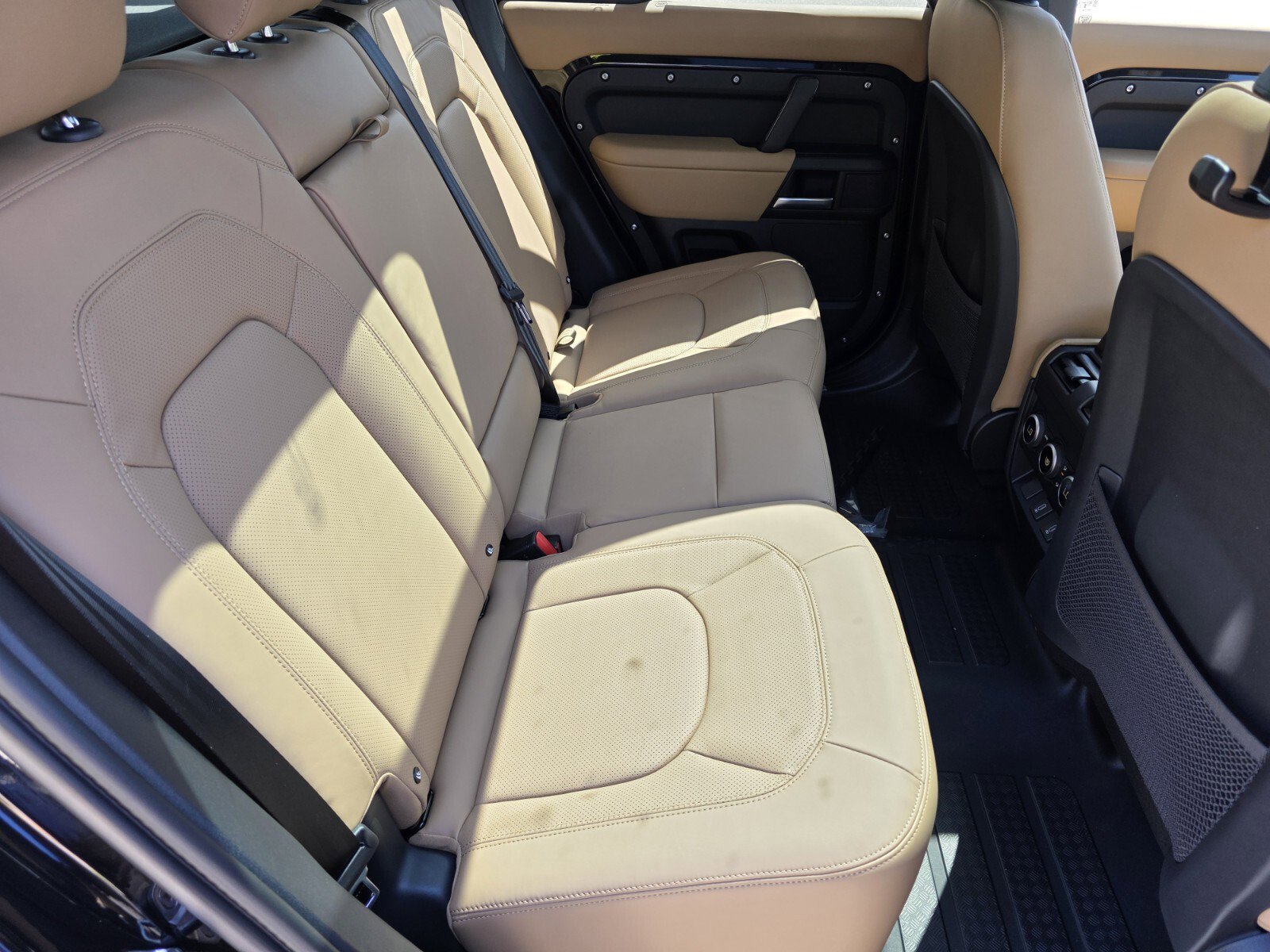 New 2026 Land Rover Defender 110 X-Dynamic SE image 5