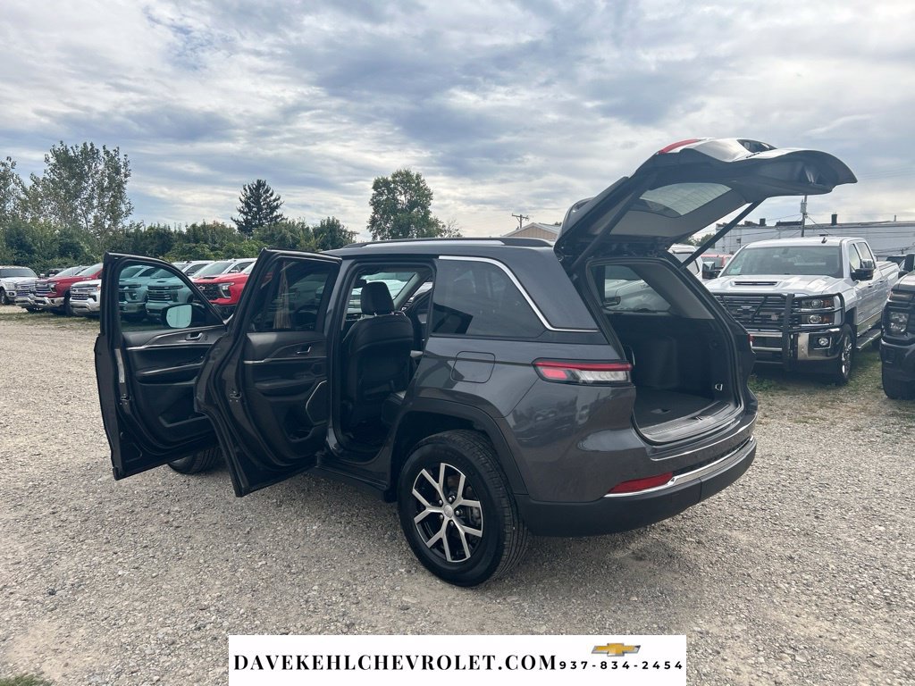 Used 2024 Jeep Grand Cherokee Limited w/ Trailer Tow Package AWD/4WD image 12