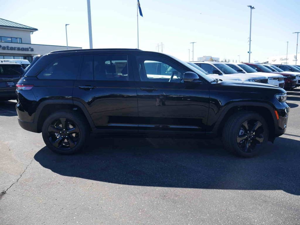 New 2025 Jeep Grand Cherokee Altitude image 20