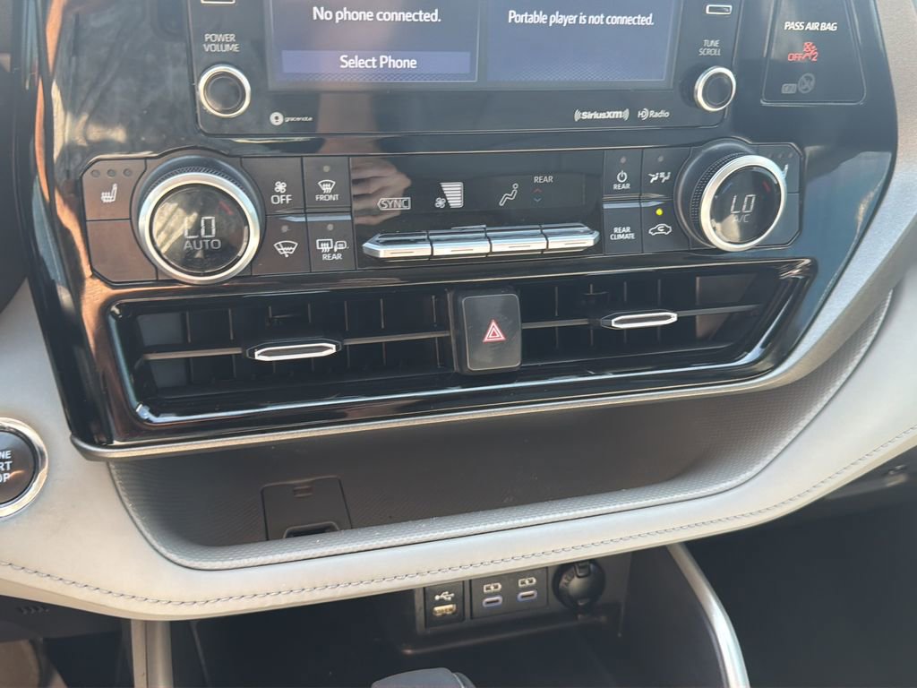 Used 2022 Toyota Highlander XLE FWD image 27