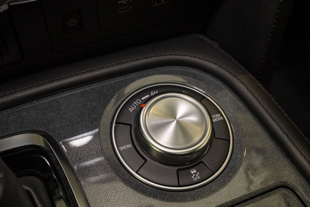 Used 2023 Nissan Armada SL w/ Midnight Edition Package image 17