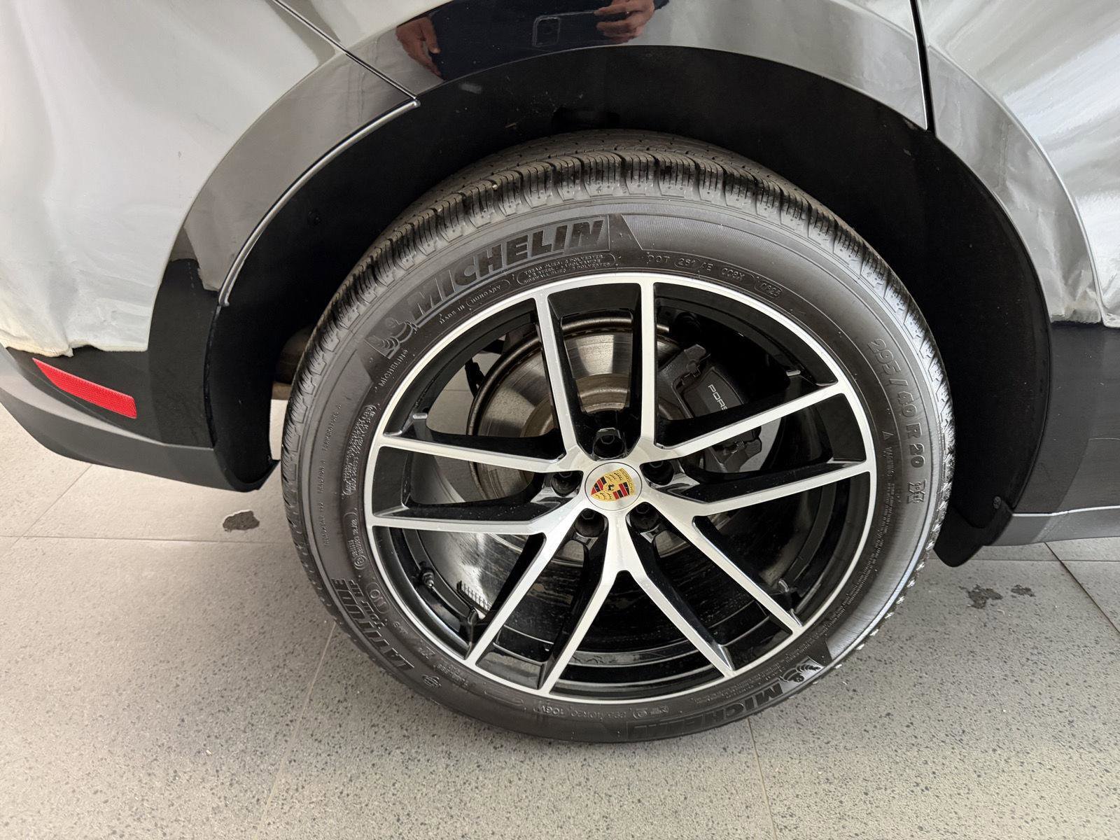 Certified 2025 Porsche Macan image 12