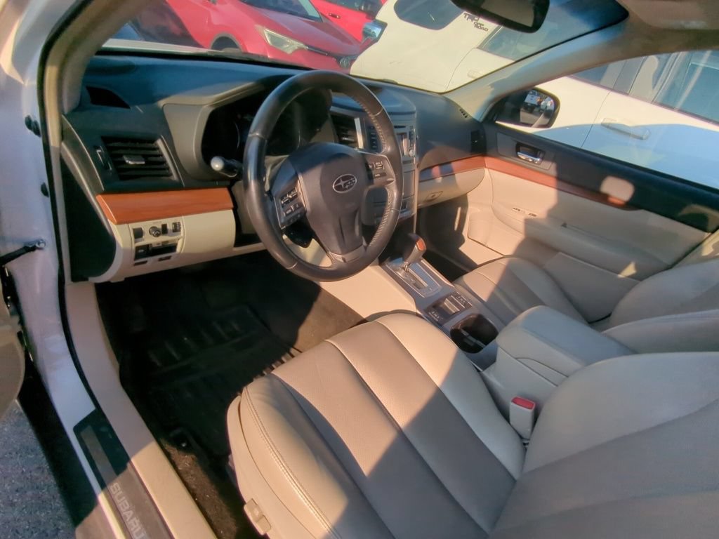 Used 2013 Subaru Outback 2.5i Limited w/ Moonroof Pkg AWD/4WD image 7