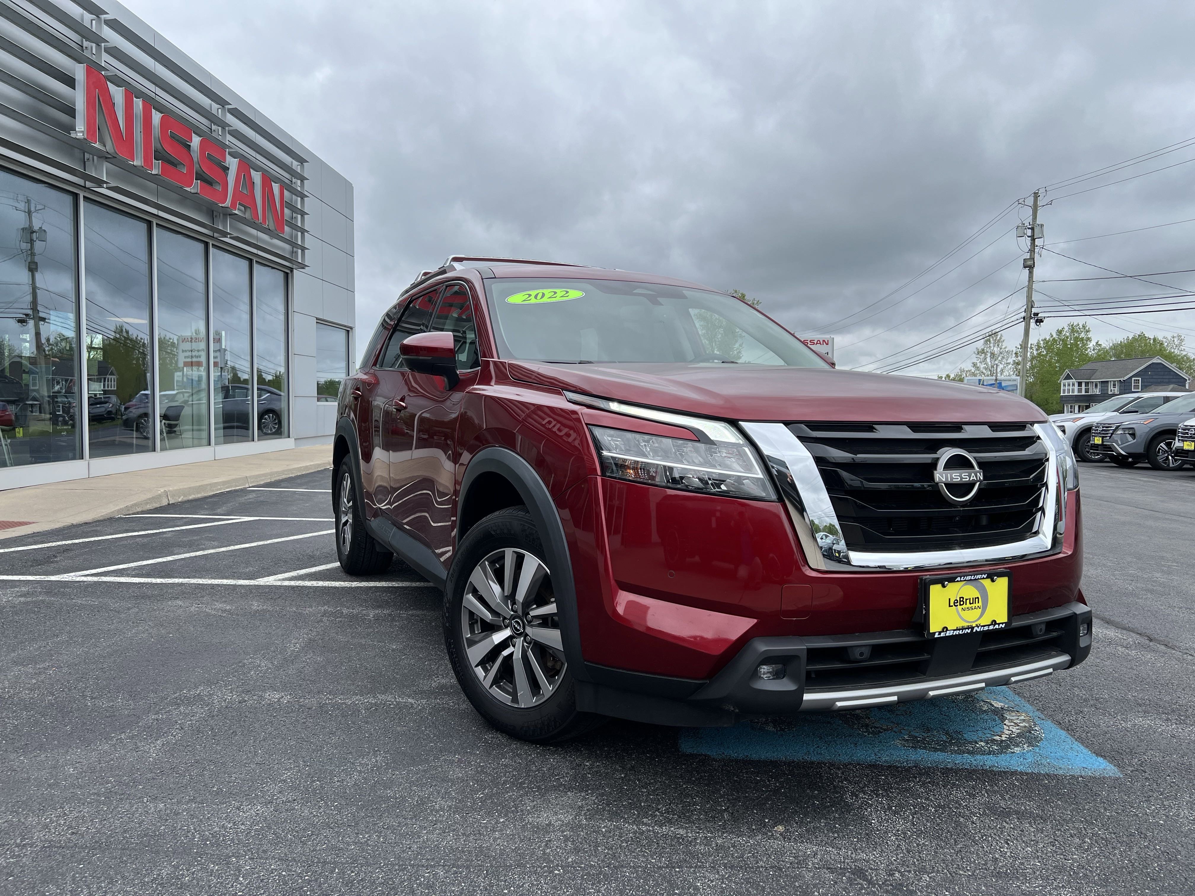 Used 2022 Nissan Pathfinder SL image 18