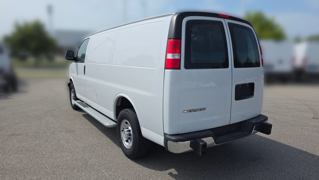 Used 2024 Chevrolet Express 2500 w/ Driver Convenience Package RWD video 3