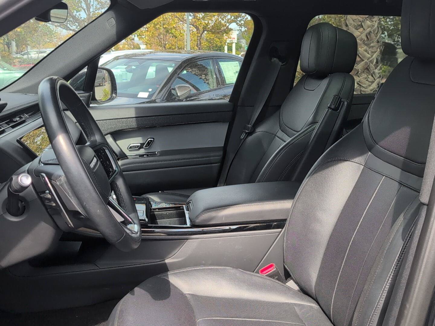 Used 2025 Land Rover Range Rover Sport SE AWD/4WD image 17