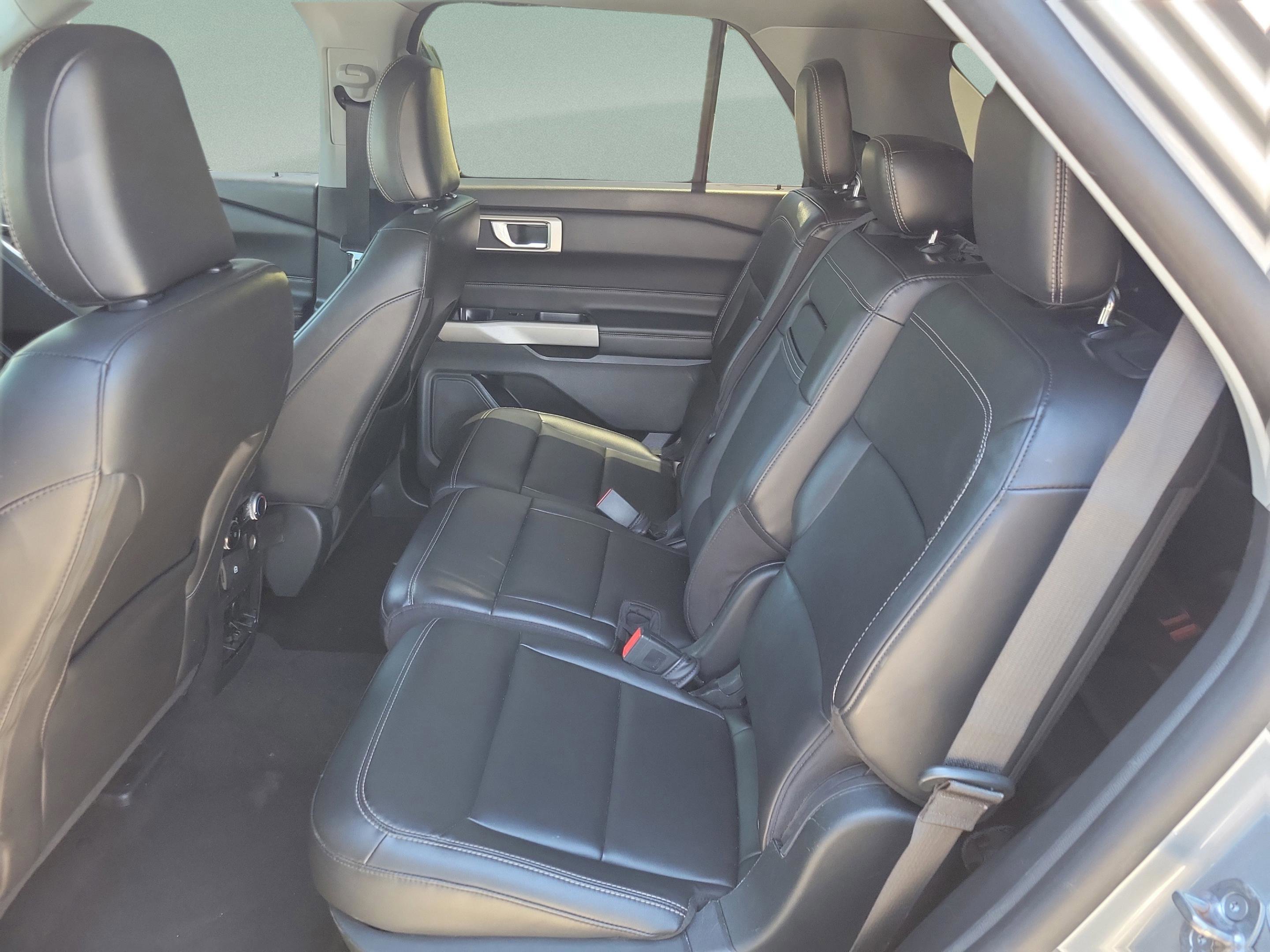 Used 2023 Ford Explorer XLT w/ Equipment Group 202A RWD image 15