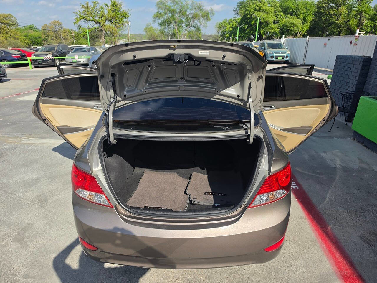 Used 2013 Hyundai Accent GLS FWD image 25