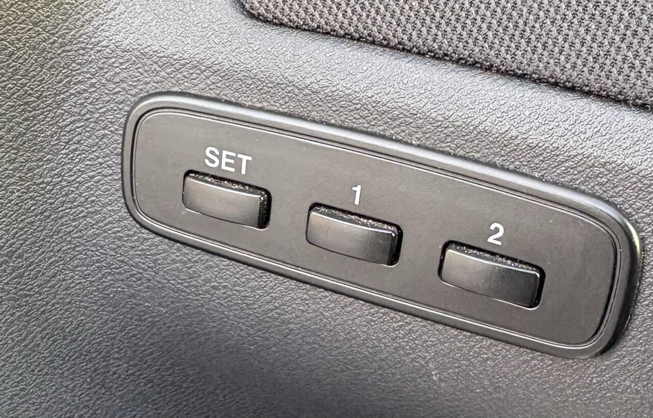 Used 2009 Hyundai Azera Limited w/ Ultimate Pkg 3 image 11