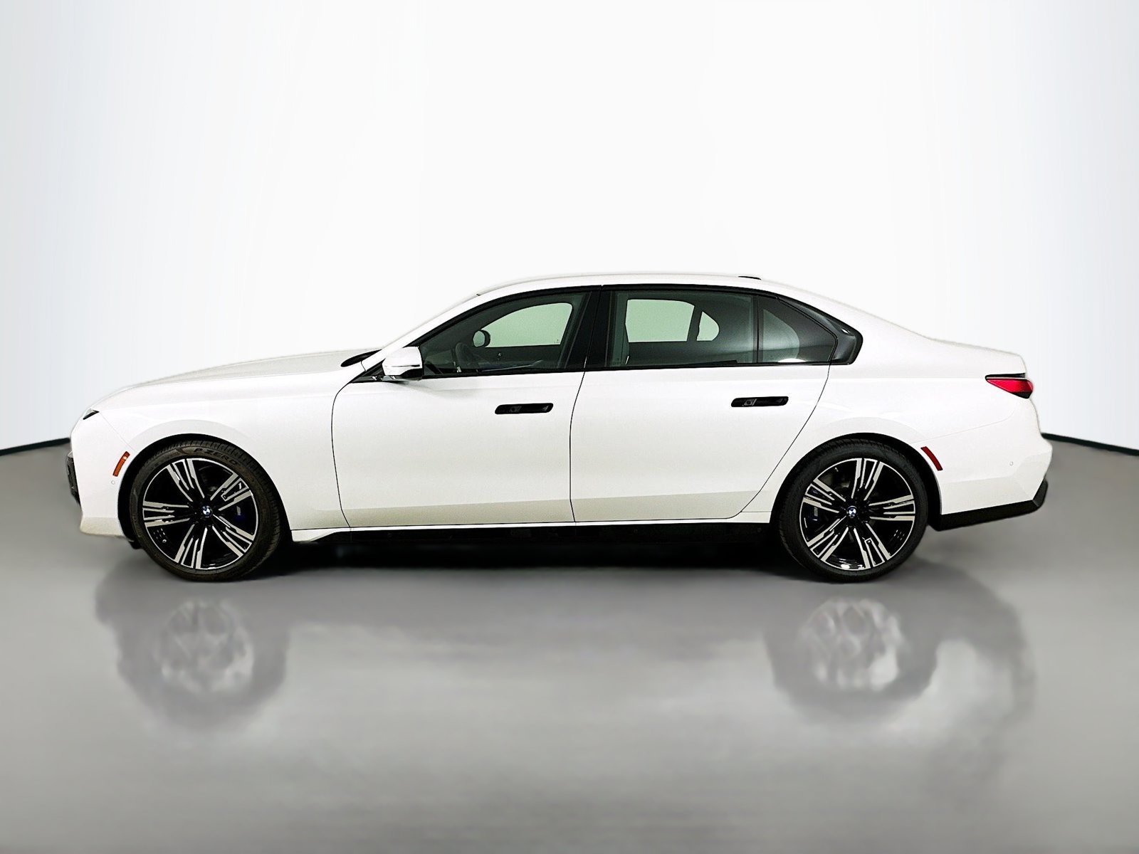 New 2026 BMW 760i xDrive w/ Executive Package AWD/4WD image 8