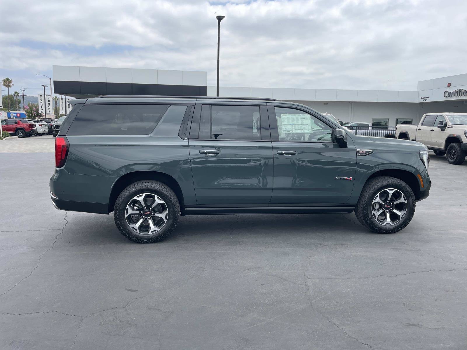 New 2026 GMC Yukon XL AT4 w/ AT4 Premium Package AWD/4WD image 4