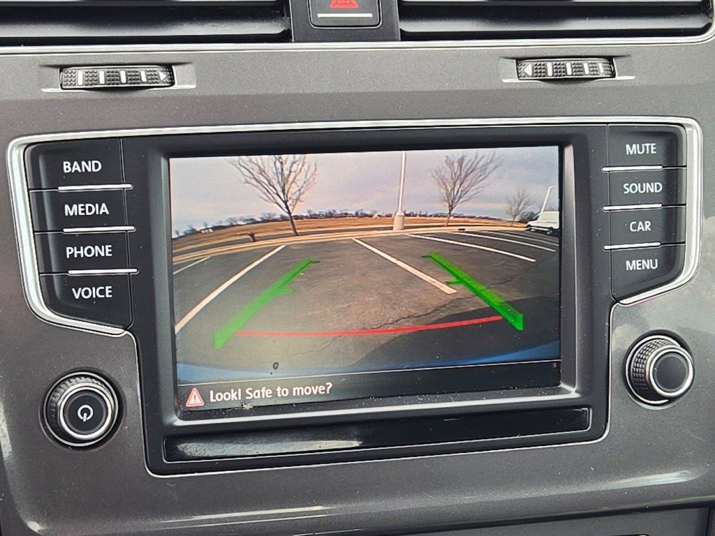 Used 2016 Volkswagen e-Golf SE w/ DC Fast Charging Package image 26