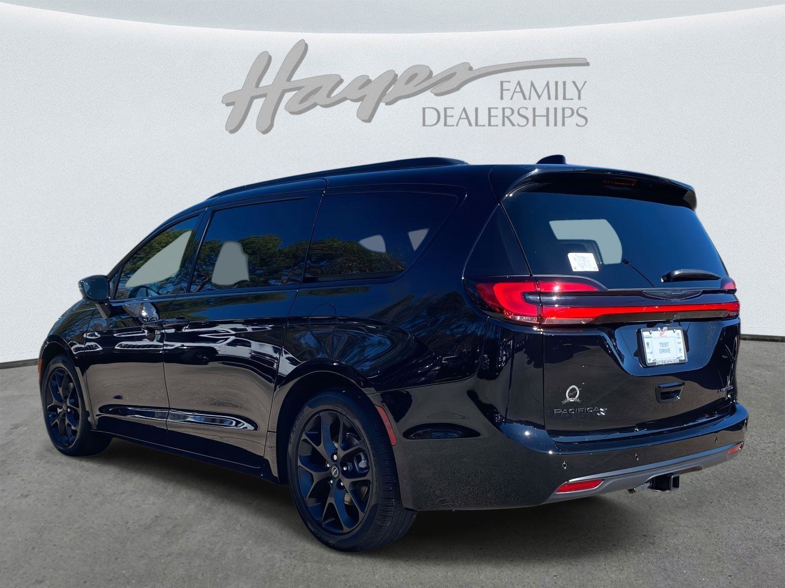 New 2026 Chrysler Pacifica Limited w/ S Appearance Package FWD image 16