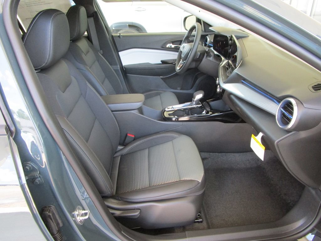 New 2026 Chevrolet Trax LT w/ Driver Confidence Package FWD image 24