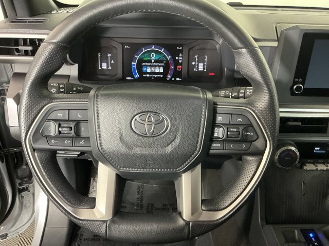 Used 2025 Toyota 4Runner SR5 AWD/4WD image 16