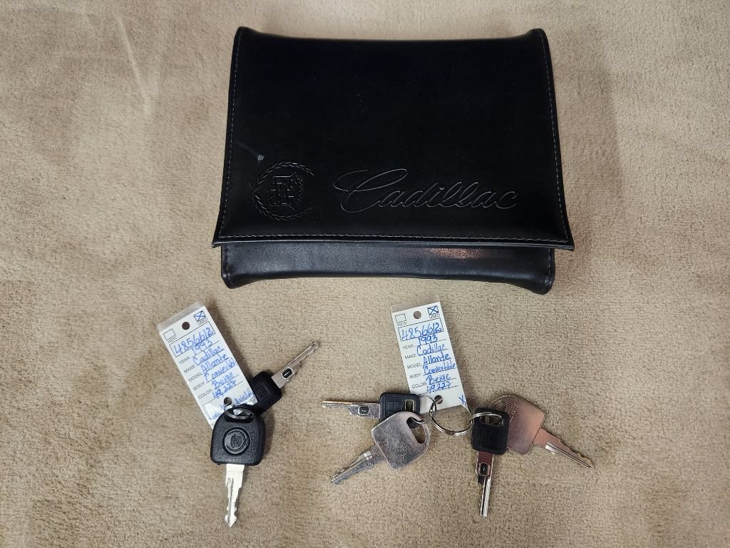 Used 1993 Cadillac Allante FWD image 40