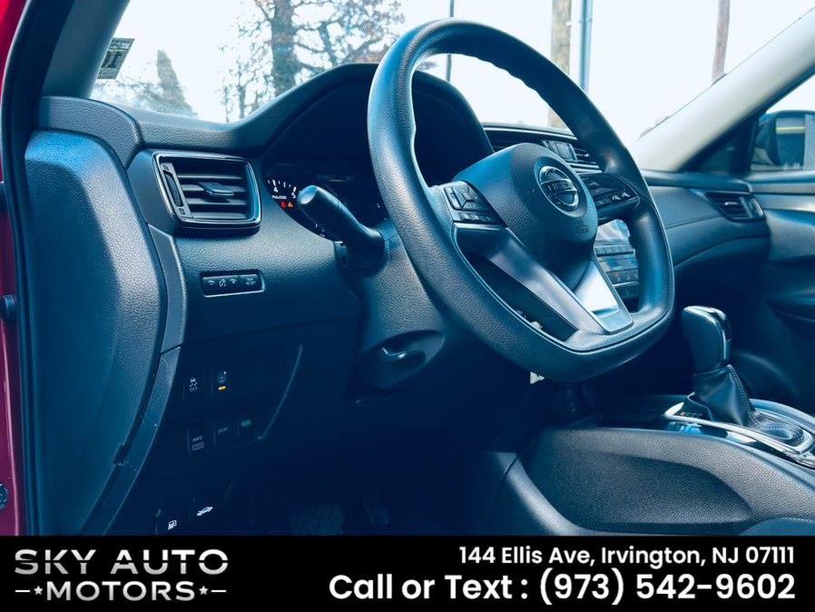 Used 2017 Nissan Rogue S AWD/4WD image 17