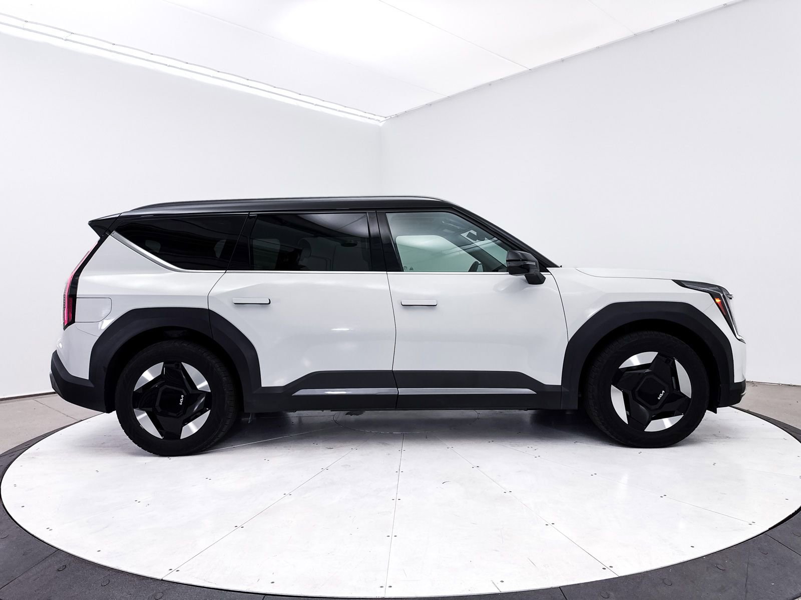 Used 2024 Kia EV9 Wind AWD/4WD image 37