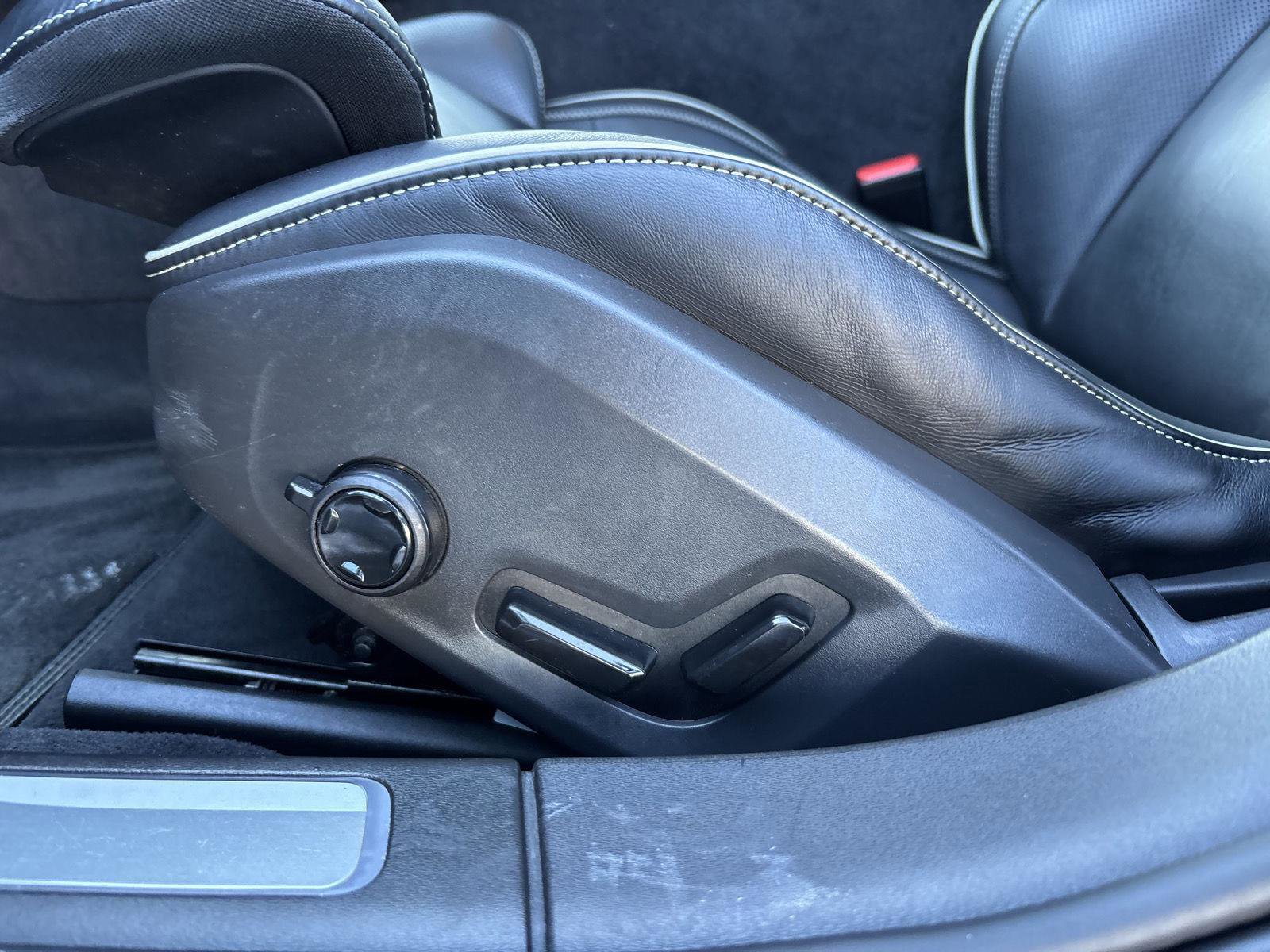 Used 2020 Volvo S90 T8 Inscription image 12