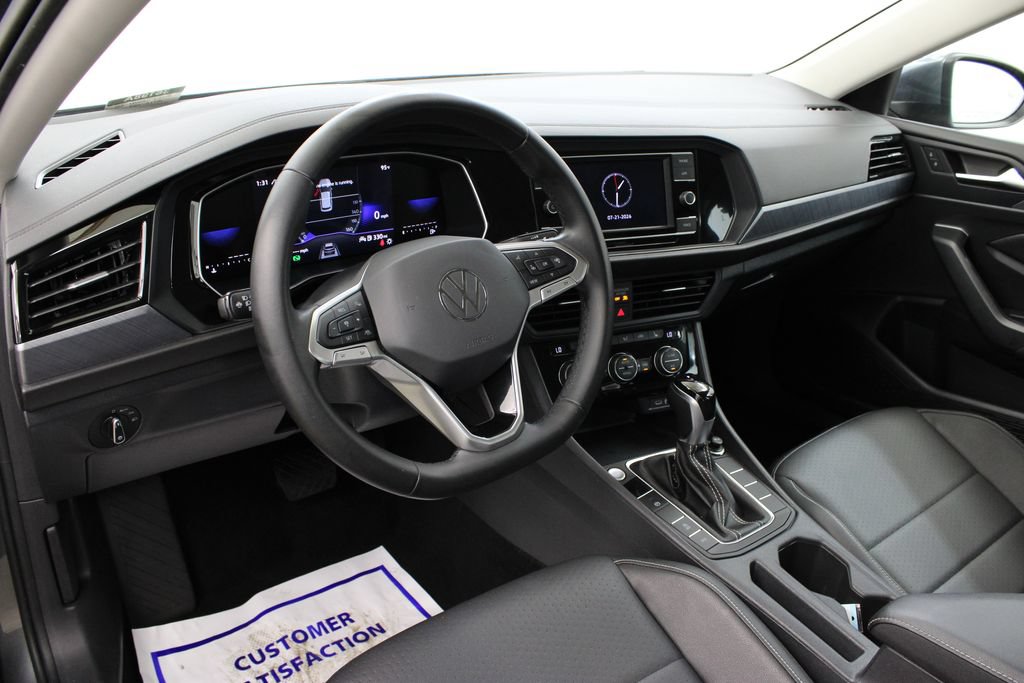 Used 2024 Volkswagen Jetta SE FWD image 14