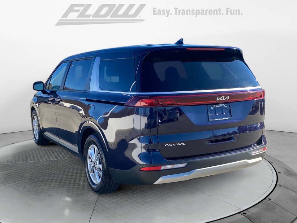 Used 2023 Kia Carnival LX image 6