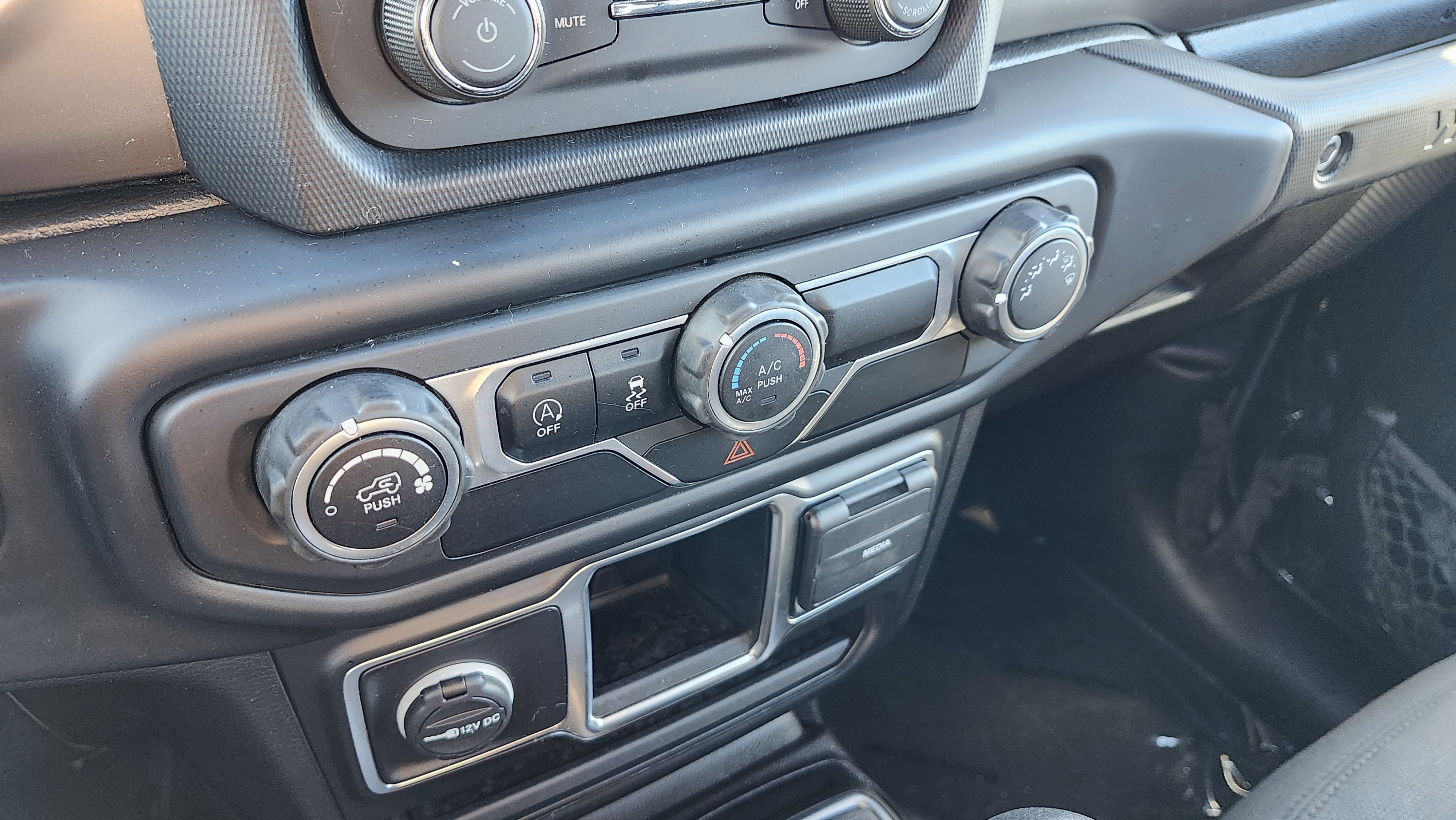 Used 2020 Jeep Wrangler Unlimited Sport image 28