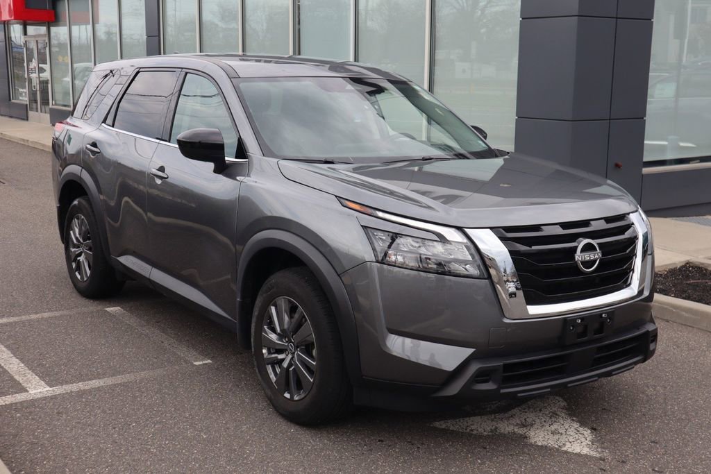 Certified 2024 Nissan Pathfinder S image 3
