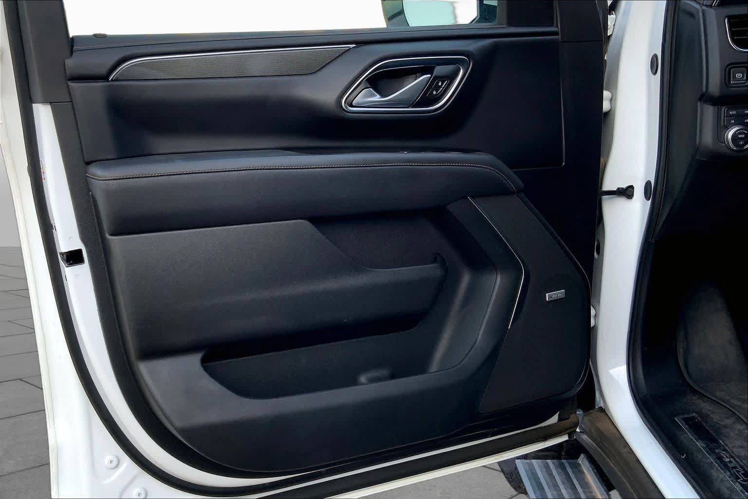 Used 2024 GMC Yukon XL AT4 w/ AT4 Premium Plus Package AWD/4WD image 43
