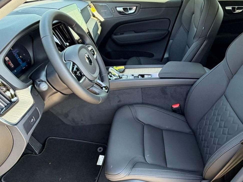 New 2027 Volvo XC60 B5 Plus AWD/4WD image 15