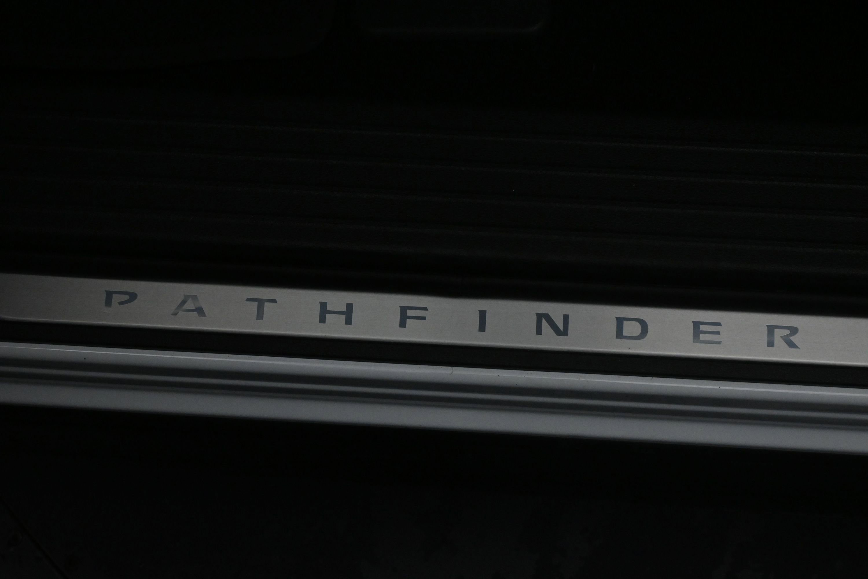 Used 2025 Nissan Pathfinder Platinum w/ Cargo Package AWD/4WD image 15