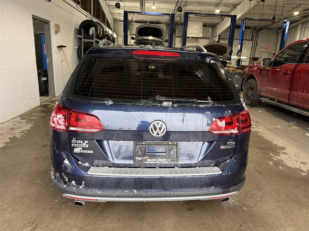 Used 2017 Volkswagen Golf Alltrack image 6