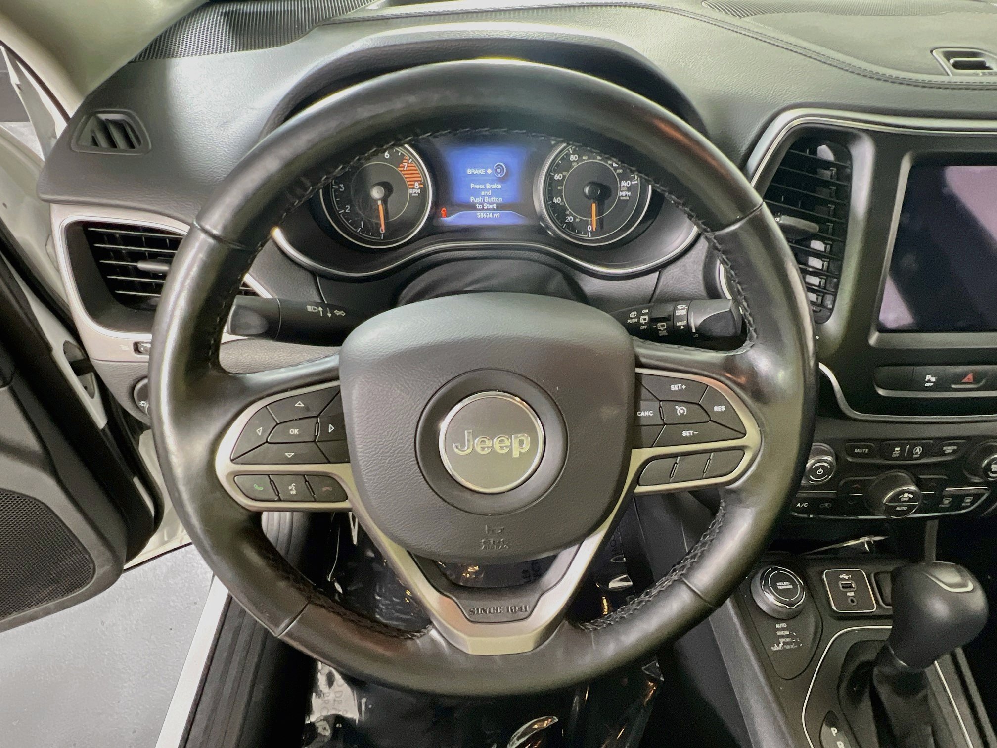 Used 2021 Jeep Cherokee Latitude Lux w/ Comfort/Convenience Group AWD/4WD image 11
