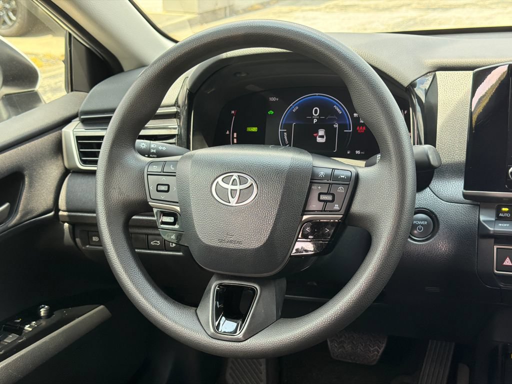 Used 2025 Toyota Camry LE FWD image 28