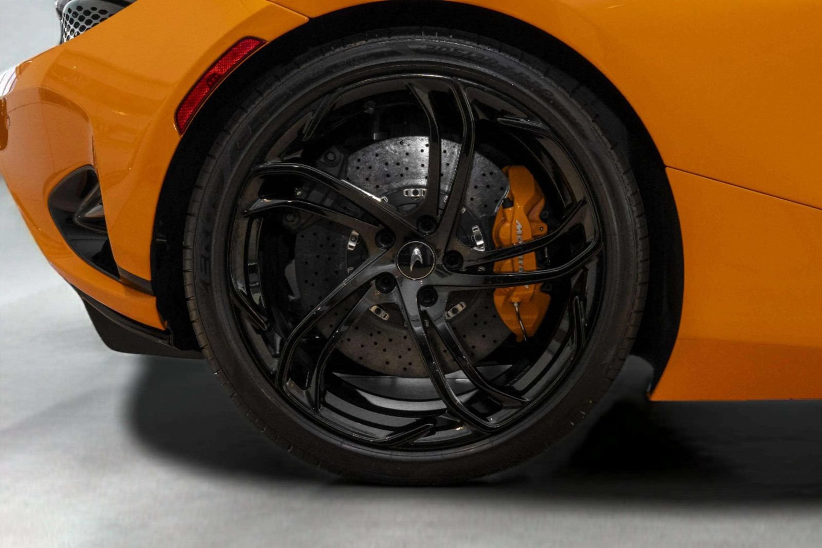 Used 2024 McLaren 750S Spider RWD image 48