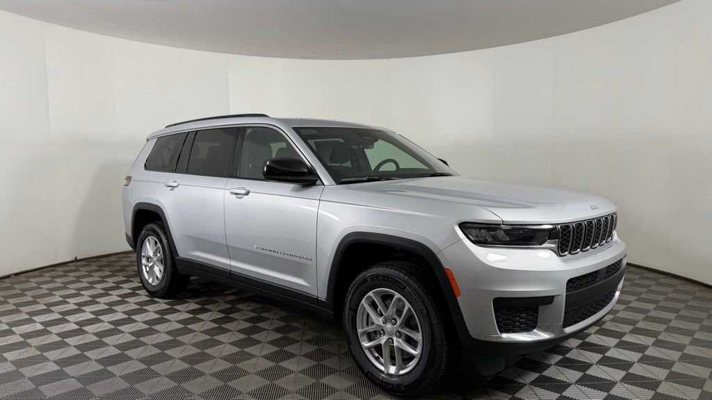New 2026 Jeep Grand Cherokee L Laredo AWD/4WD image 1