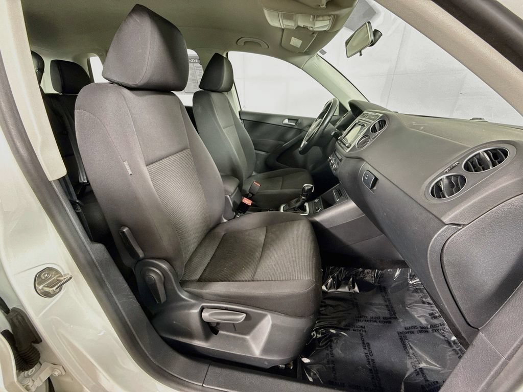 Used 2017 Volkswagen Tiguan Limited w/ Premium Package AWD/4WD image 29