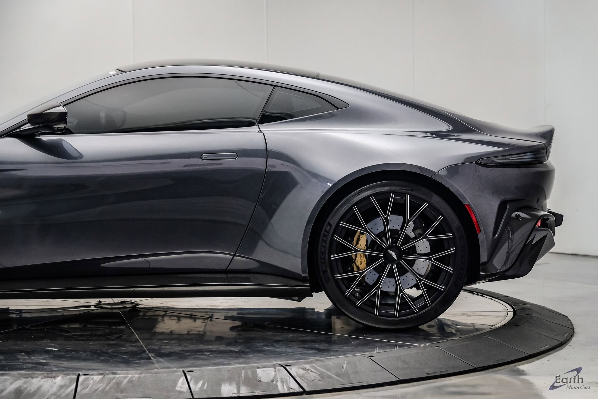 Used 2023 Aston Martin V12 Vantage RWD image 11