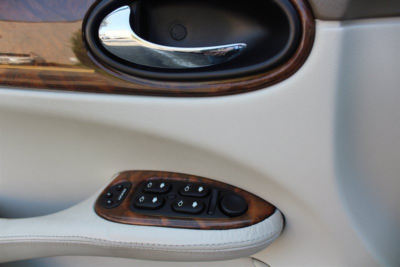 Used 2001 Jaguar XJ RWD image 19