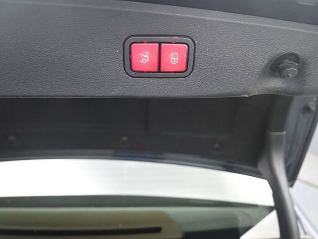 Used 2016 Mercedes-Benz E 350 Sedan image 24