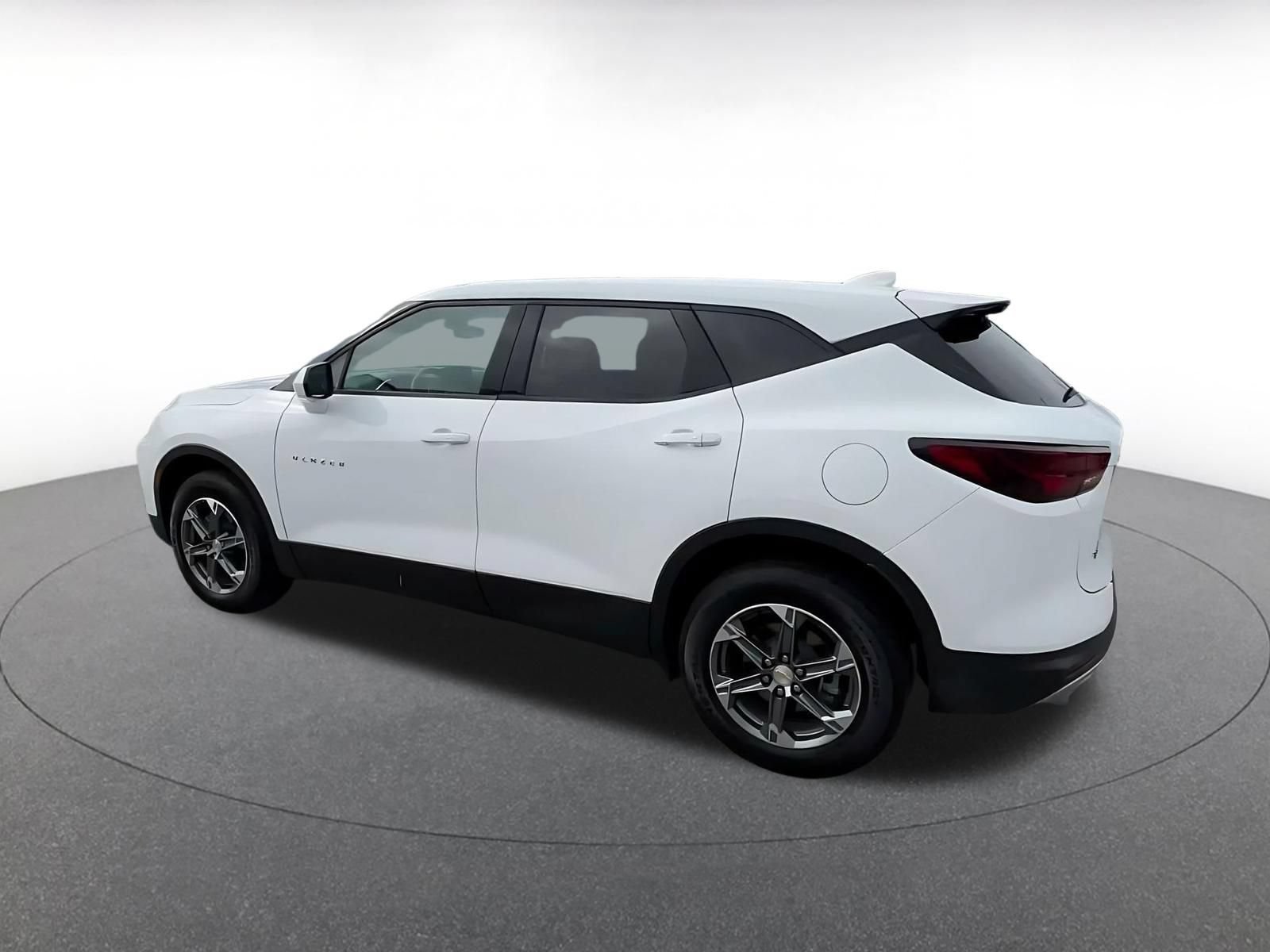 Used 2026 Chevrolet Blazer LT FWD image 9