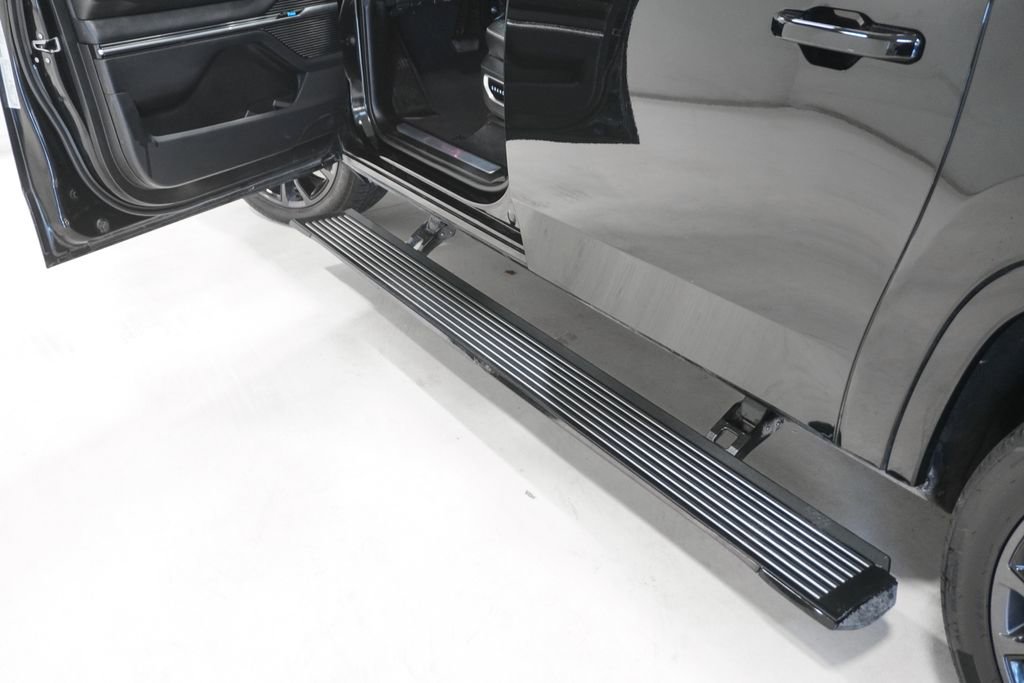 Certified 2024 Jeep Grand Wagoneer L Series II w/ Quick Order Packagew 28T image 10