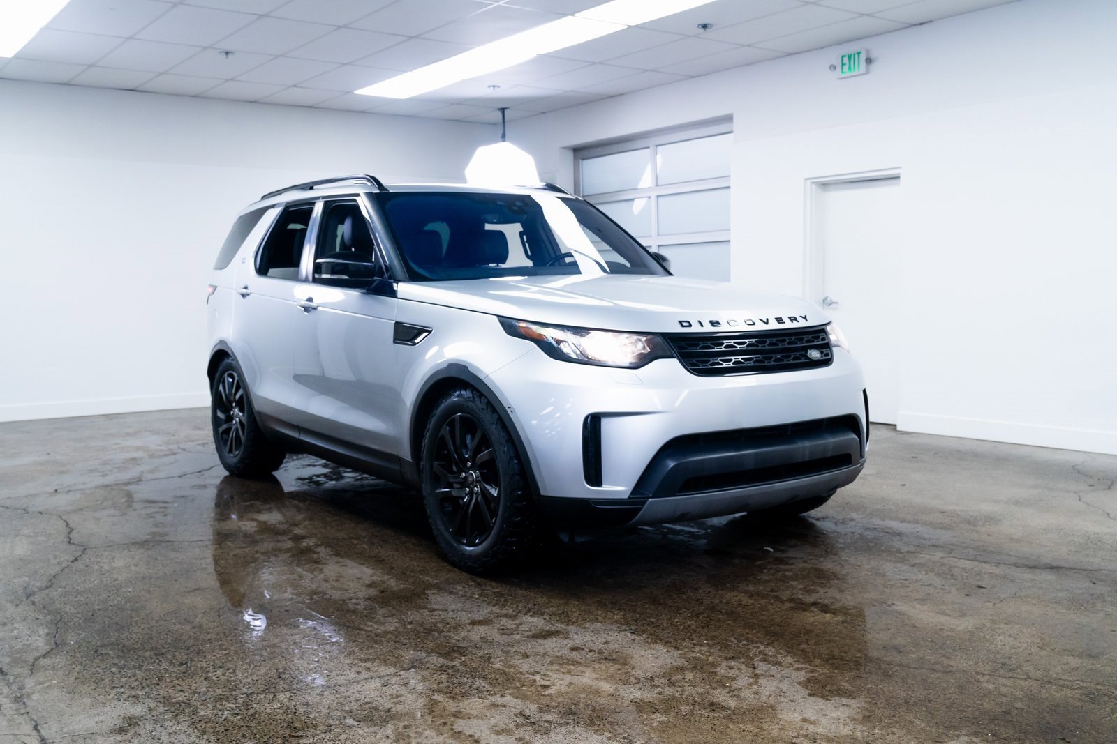 Used 2018 Land Rover Discovery SE image 26