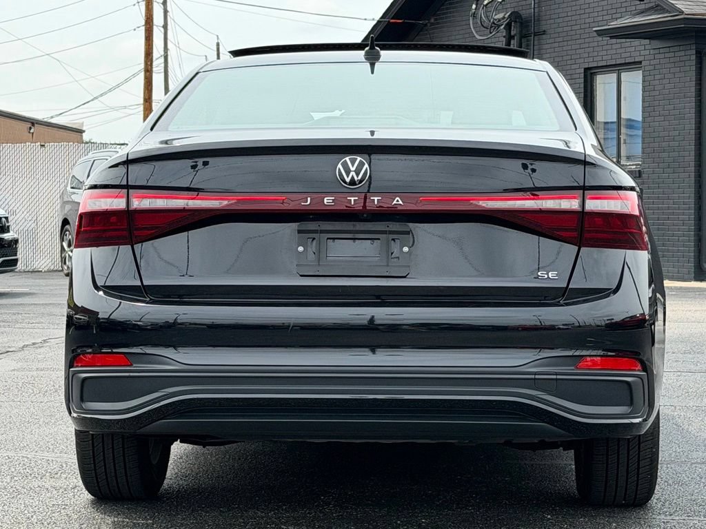 Used 2025 Volkswagen Jetta SE FWD image 6
