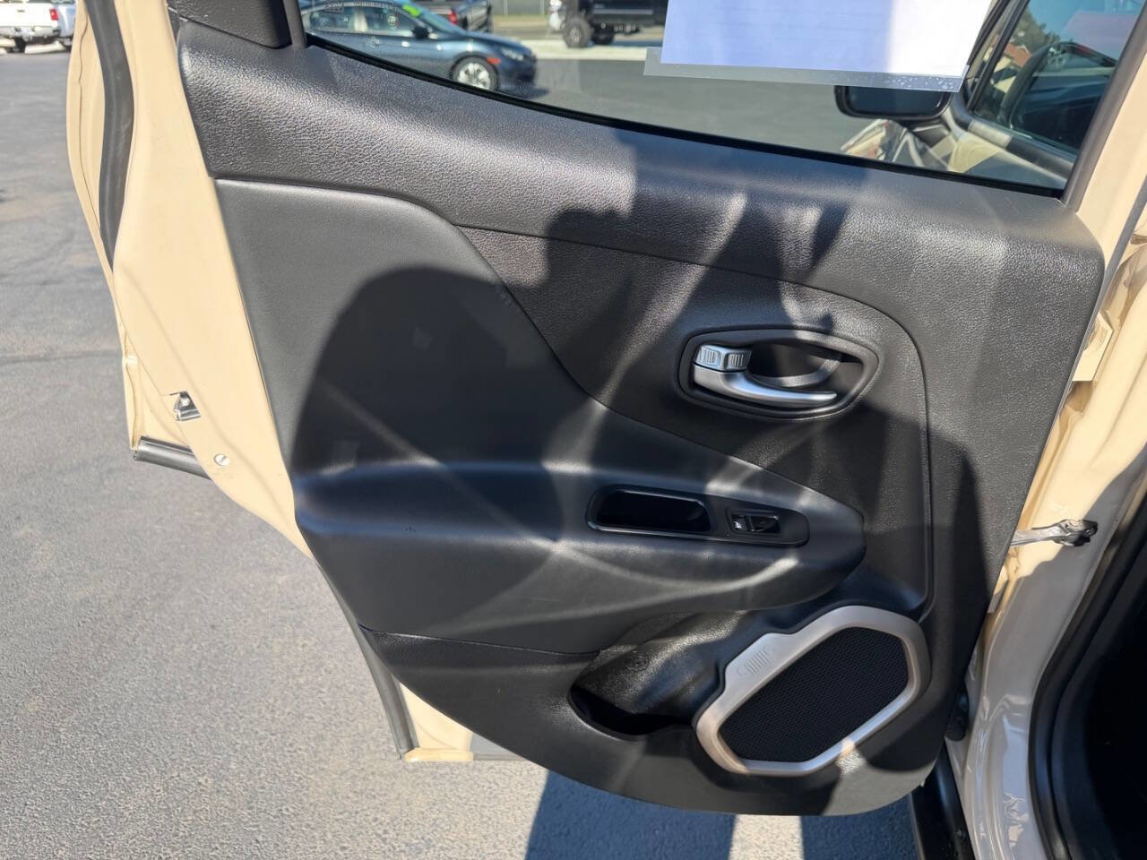 Used 2017 Jeep Renegade Trailhawk image 17