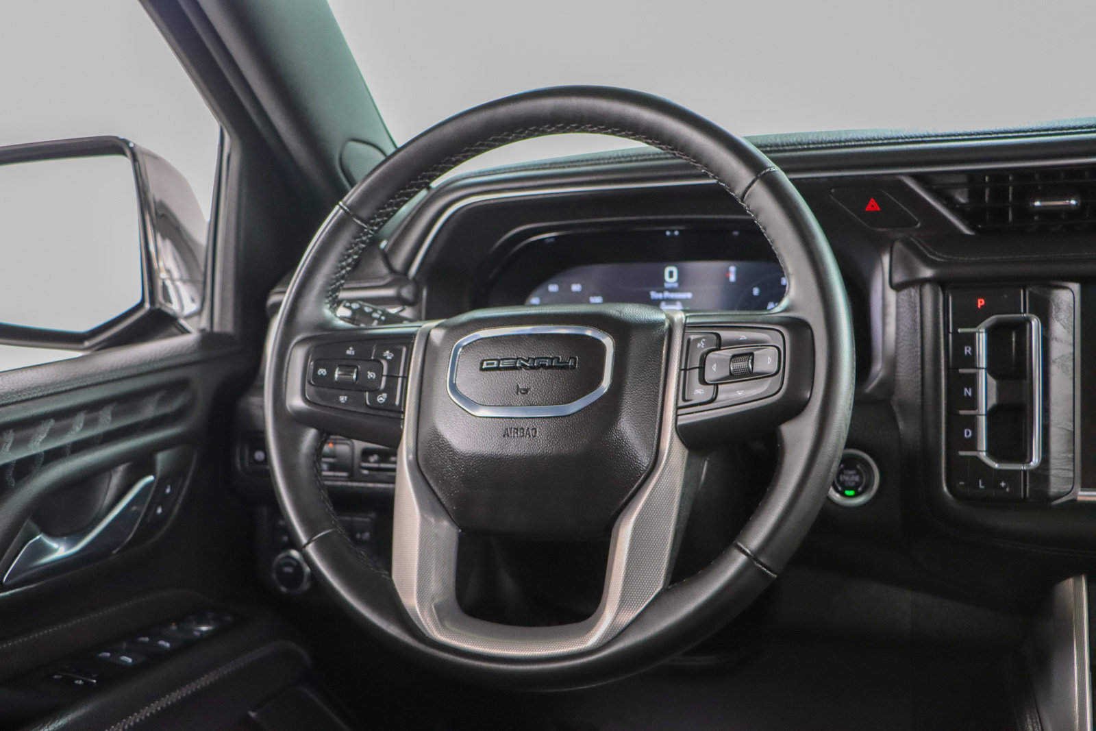 Used 2024 GMC Yukon XL Denali image 13