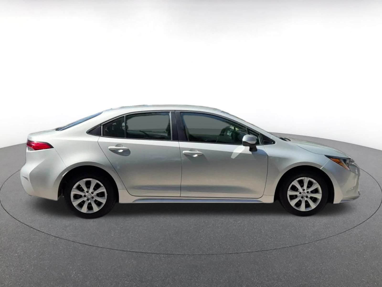 Used 2025 Toyota Corolla LE FWD image 16