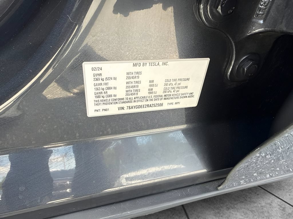 Used 2024 Tesla Model Y Long Range AWD/4WD image 38