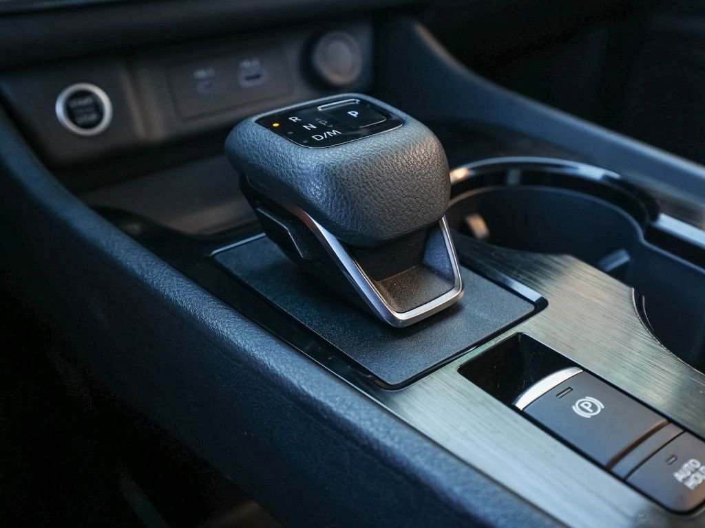 Used 2023 Nissan Rogue SV image 37