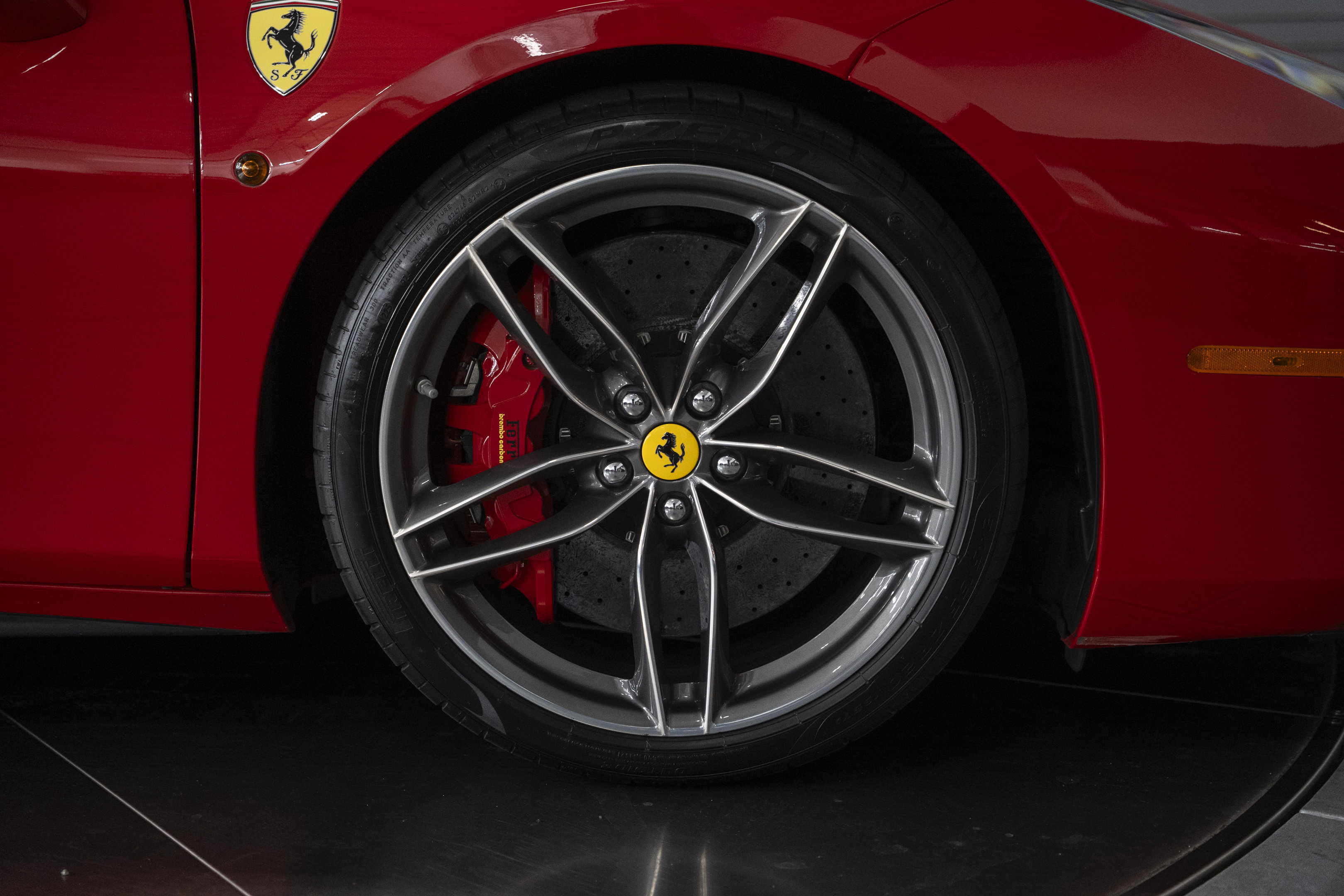 Used 2018 Ferrari 488 GTB RWD image 17