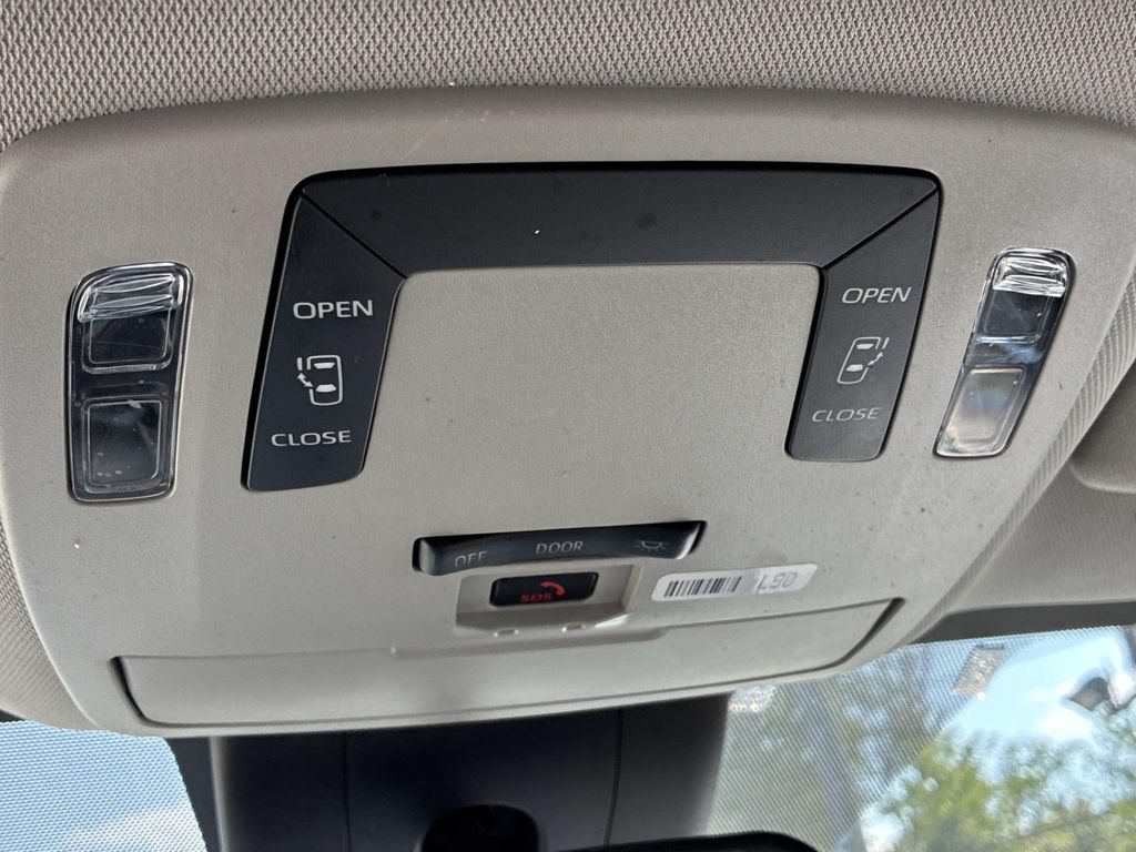 Used 2023 Toyota Sienna LE FWD image 37